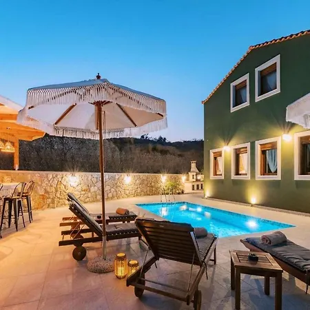 Stavlos Villa *